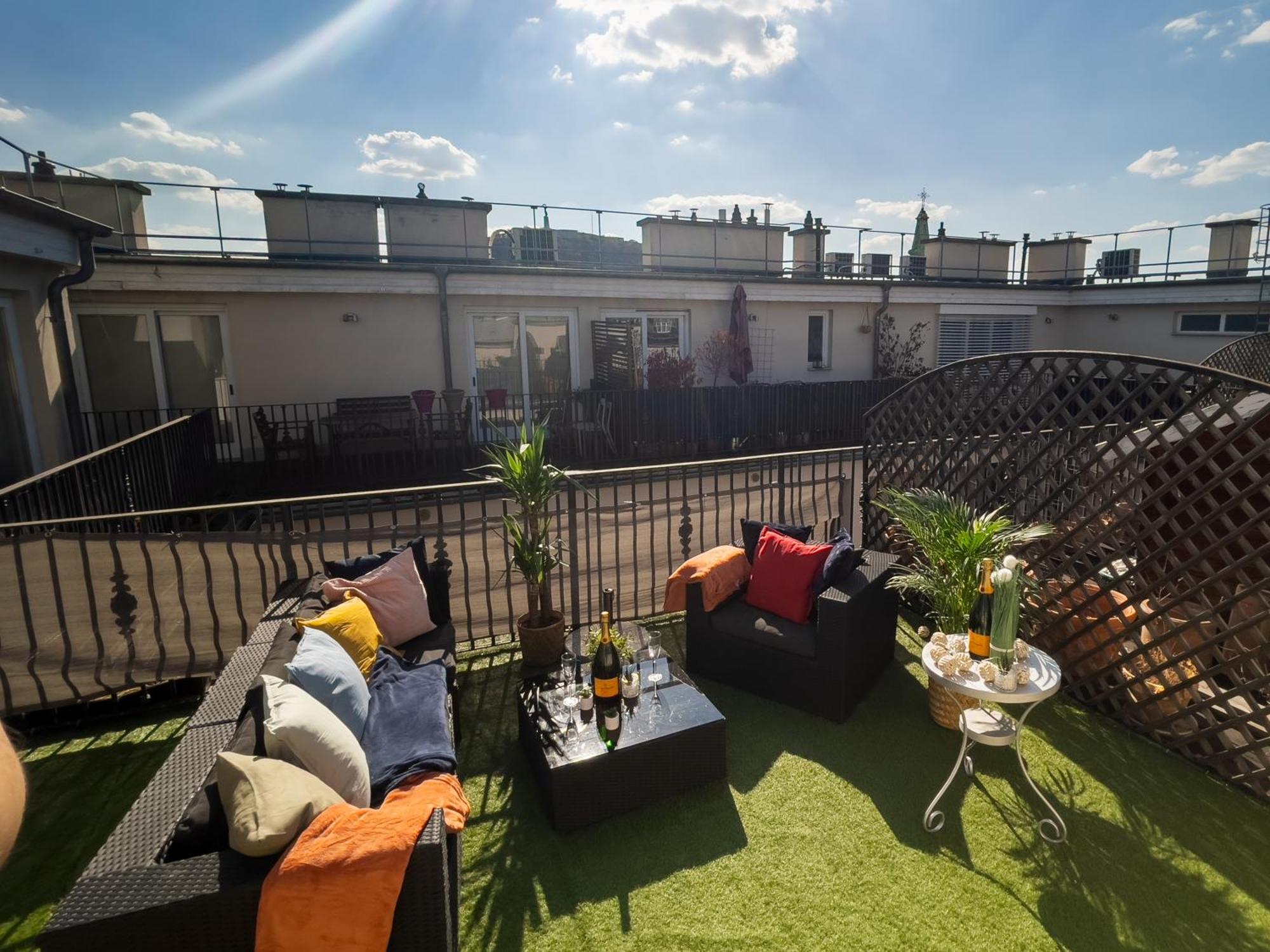 Luxurious Penthouse In The Heart Of Budapest Exterior photo